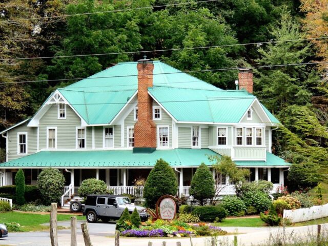 Mast Farm Inn