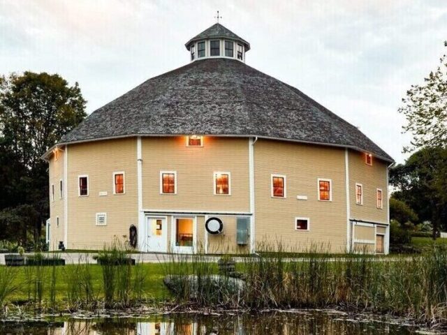 Round Barn Farm Bed And Breakfast